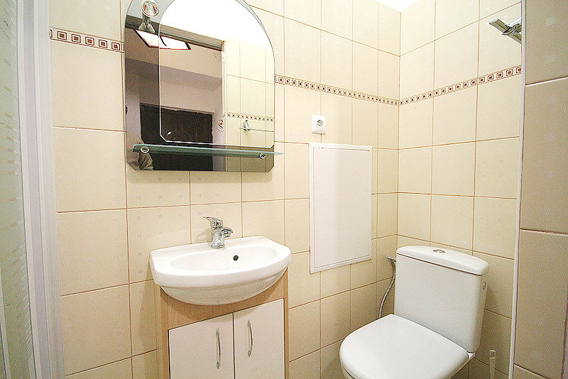 Roxolyana Apartments Lviv Center bathroom 1Roxolyana Apartments